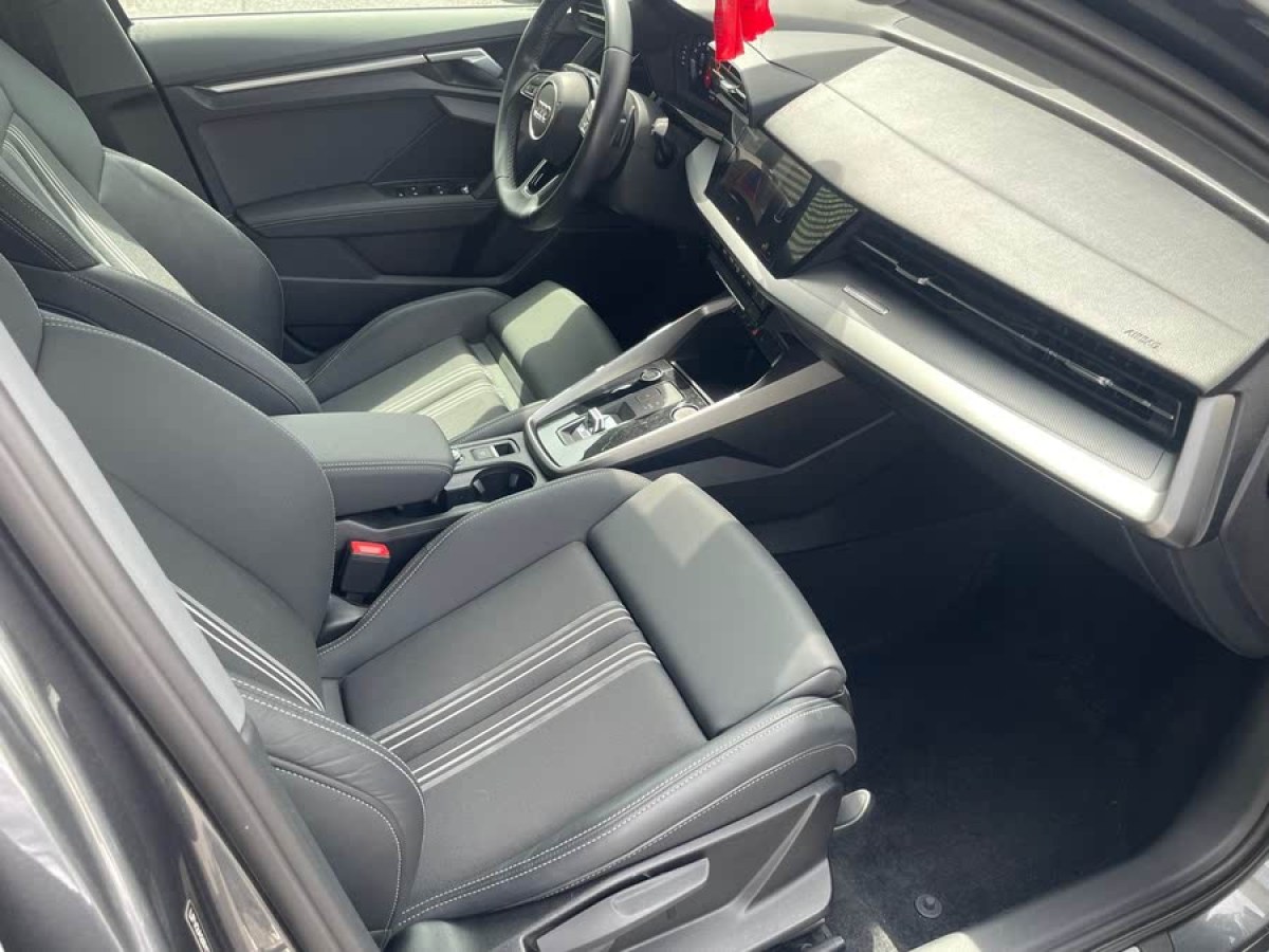 奧迪 奧迪A3  2024款 A3L Limousine 35 TFSI 時(shí)尚運(yùn)動(dòng)型圖片