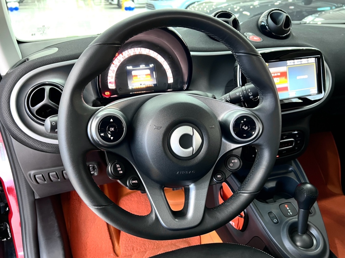 smart fortwo  2019款 0.9T 66千瓦硬頂動擎版 國VI圖片