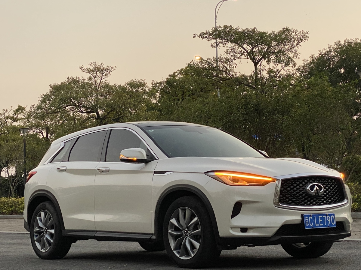 英菲尼迪 QX50  2020款 改款 2.0T 兩驅(qū)菁英版圖片