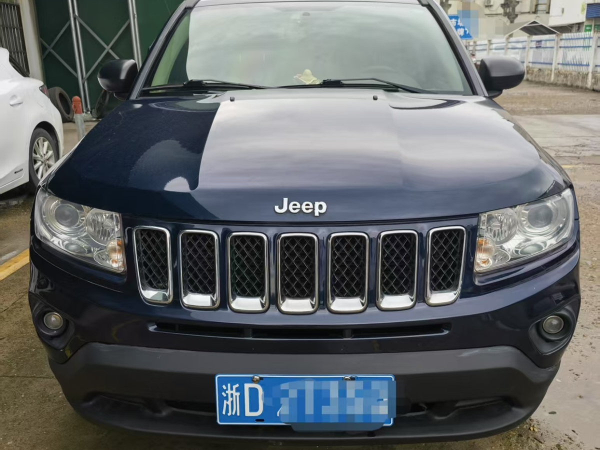 Jeep 指南者  2013款 2.4L 四驅(qū)運(yùn)動版圖片