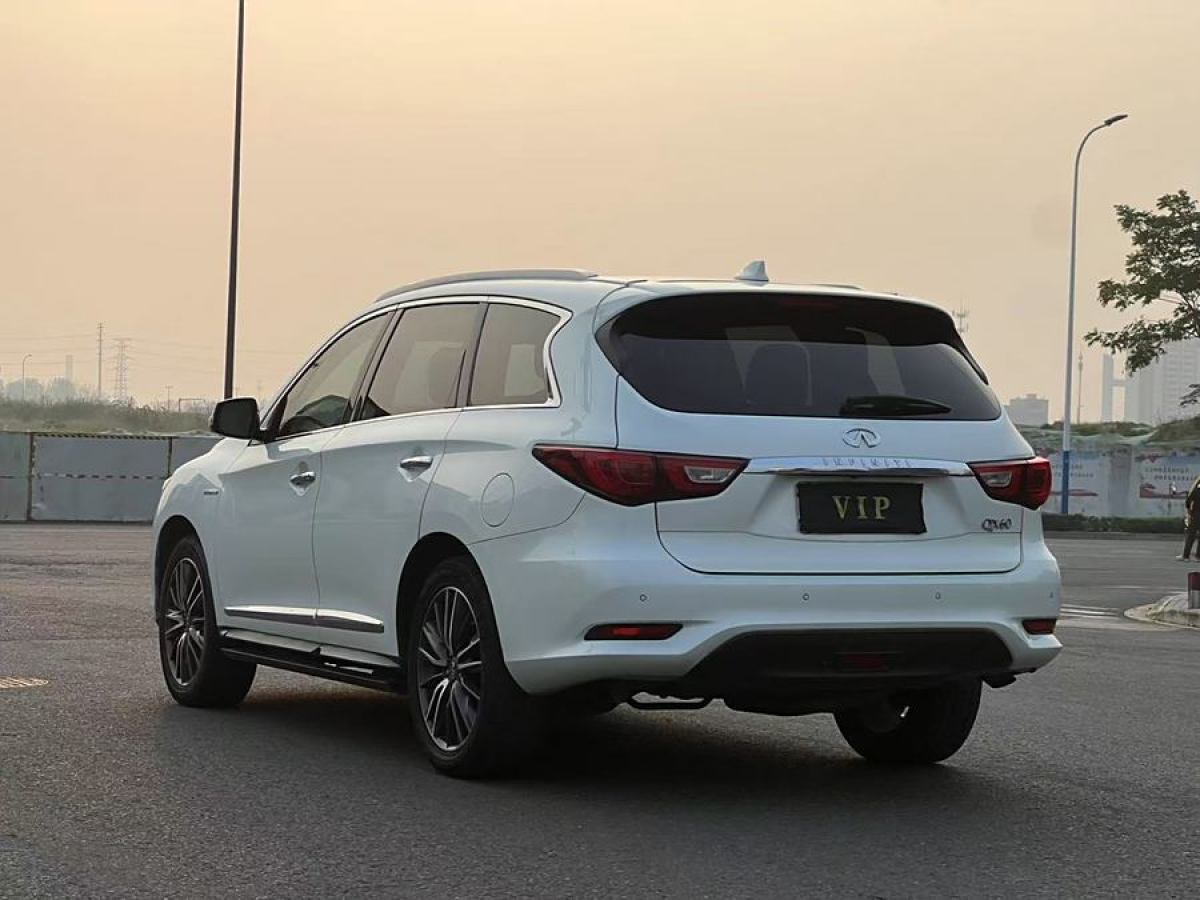 2017年5月英菲尼迪 QX60  2020款 2.5 S/C Hybrid 四驅(qū)全能版