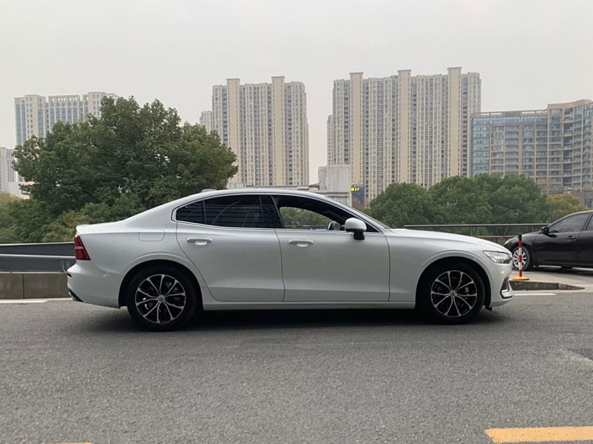 沃爾沃 S60L  2022款 B4 智逸豪華版圖片