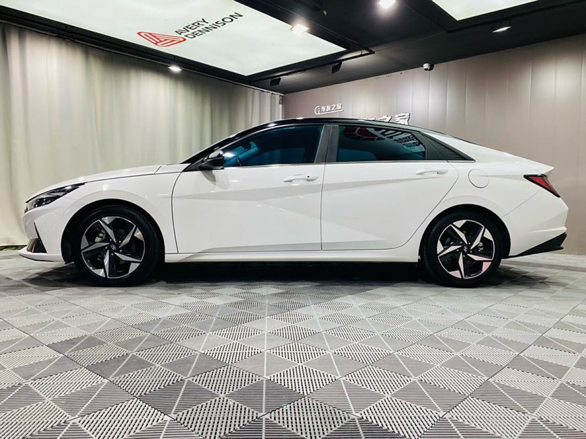 2022年6月現(xiàn)代 伊蘭特  2022款 1.5L CVT LUX尊貴版