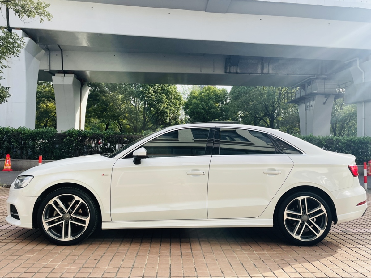 奧迪 奧迪A3  2019款 Limousine 35 TFSI 運(yùn)動(dòng)型 國(guó)V圖片