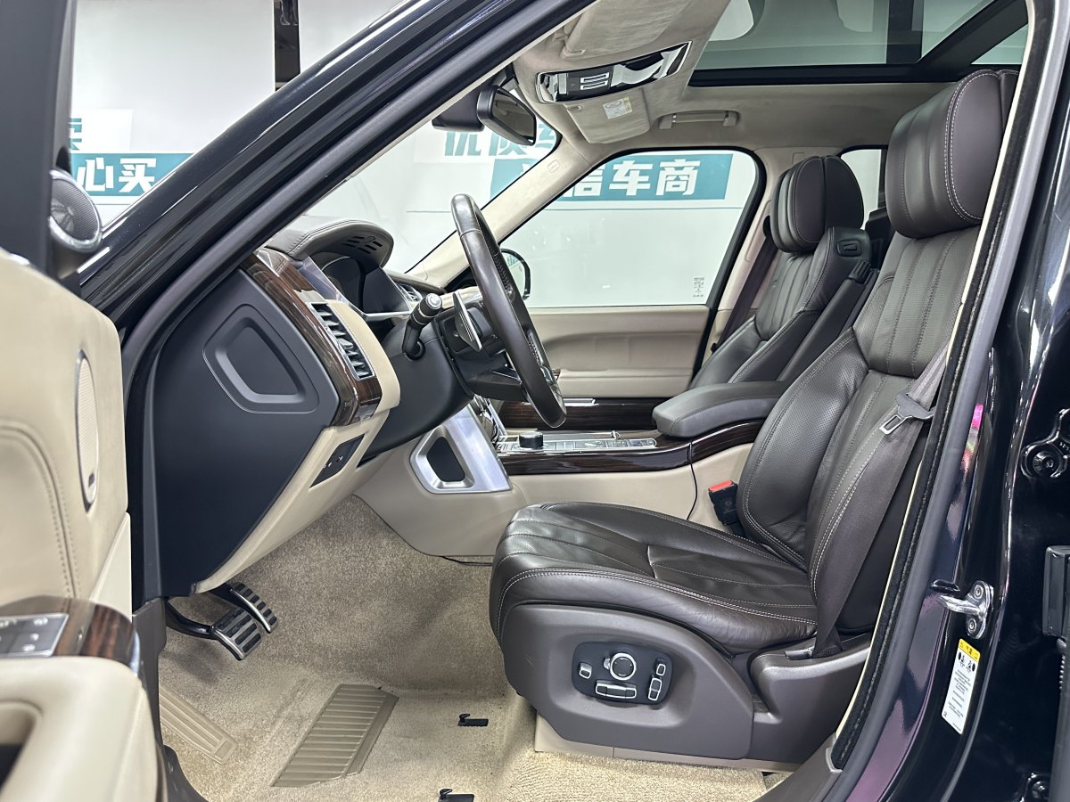 路虎 攬勝  2016款 3.0 V6 SC Vogue SE 創(chuàng)世加長(zhǎng)版圖片