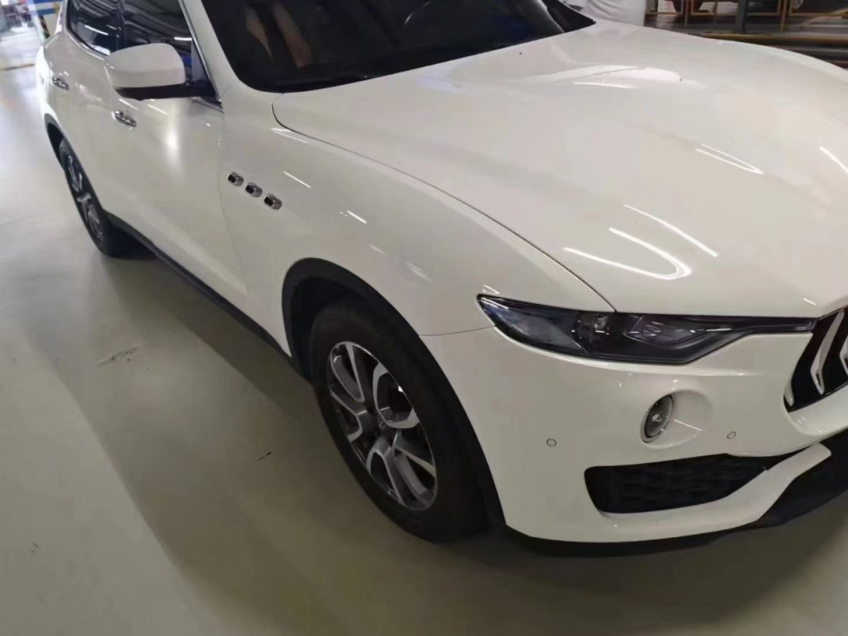 瑪莎拉蒂 Levante  2018款 3.0T 350Hp 標(biāo)準(zhǔn)版圖片