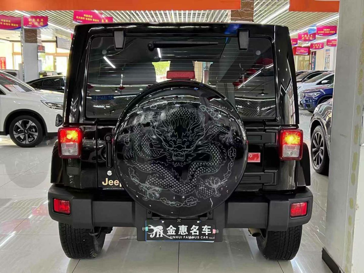 Jeep 牧马人  2015款 2.8TD Sahara 四门版图片