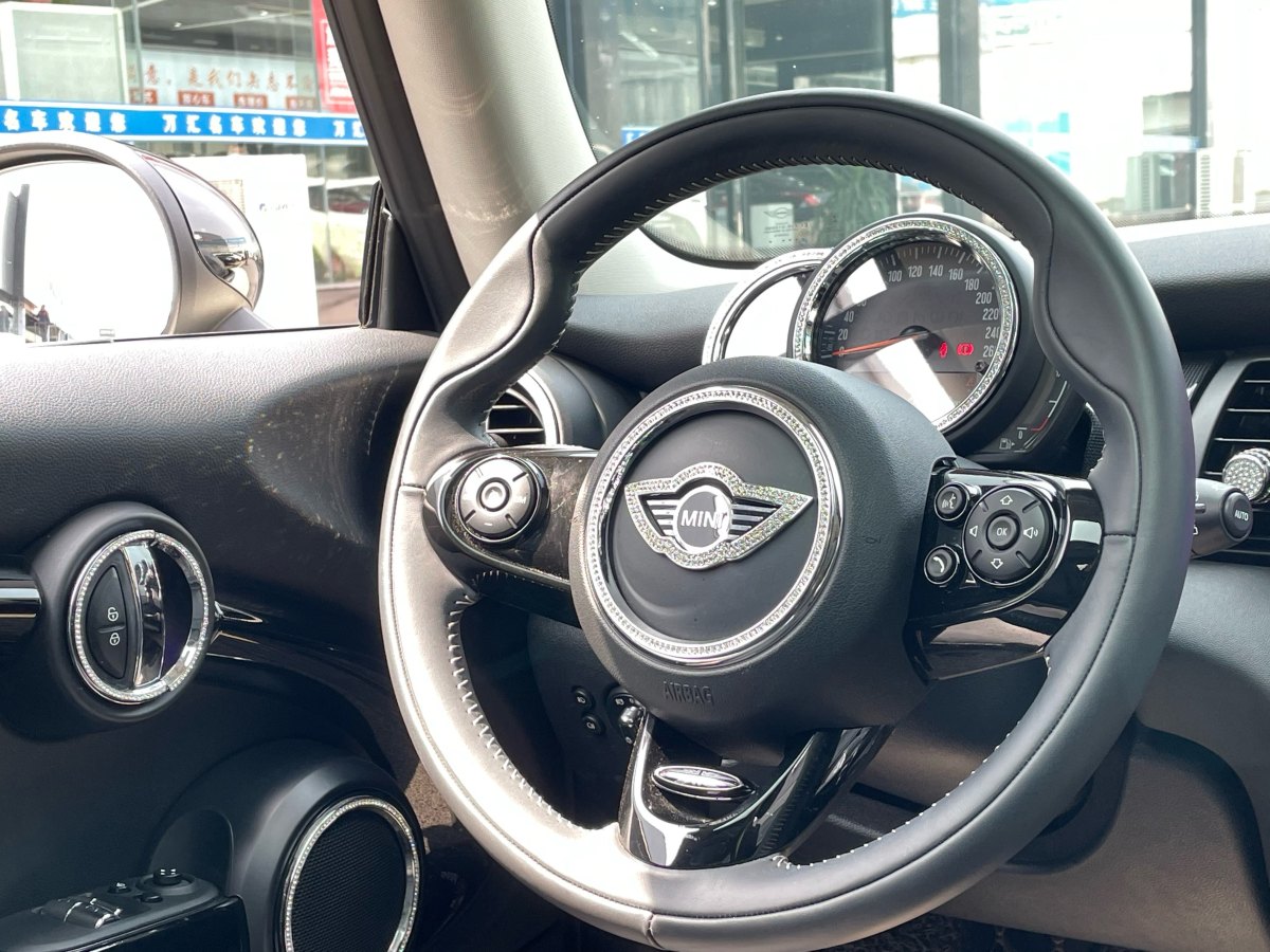 MINI COUNTRYMAN  2018款 1.5T COOPER 藝術(shù)家圖片