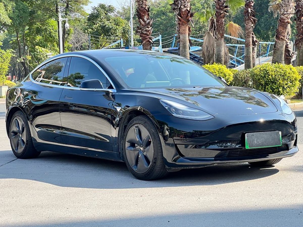 特斯拉 Model 3  2021款 改款 標(biāo)準(zhǔn)續(xù)航后驅(qū)升級版圖片