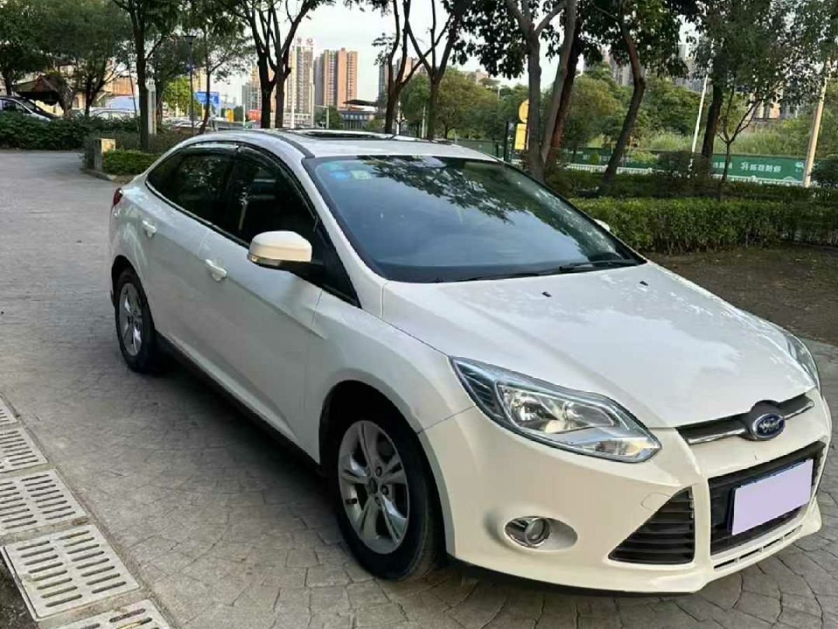 福特 ?？怂? 2013款 三廂經(jīng)典 1.8L 自動基本型圖片