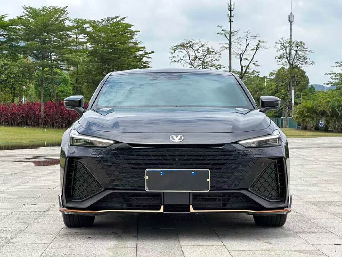 長安 長安UNI-V  2022款 2.0T 領(lǐng)速版圖片