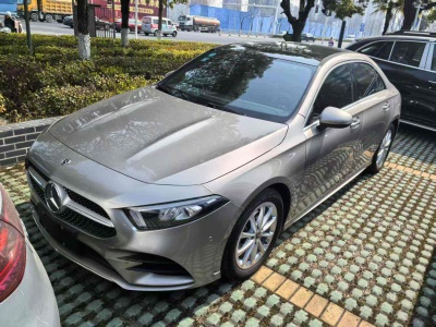 2020年8月 奔馳 奔馳A級 改款 A 200 L 運(yùn)動(dòng)轎車動(dòng)感型圖片