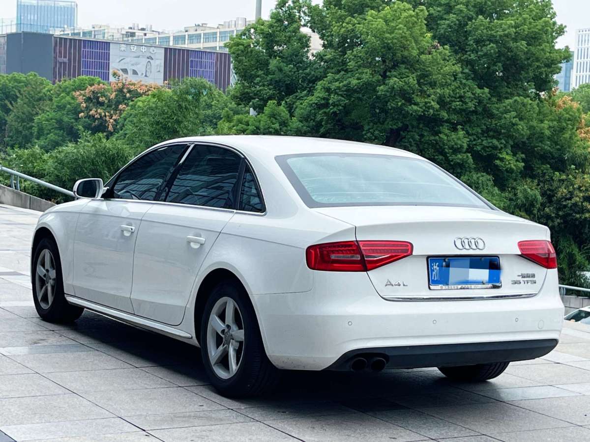 2015年5月奧迪 奧迪A4L  2015款 35 TFSI 自動標(biāo)準(zhǔn)型