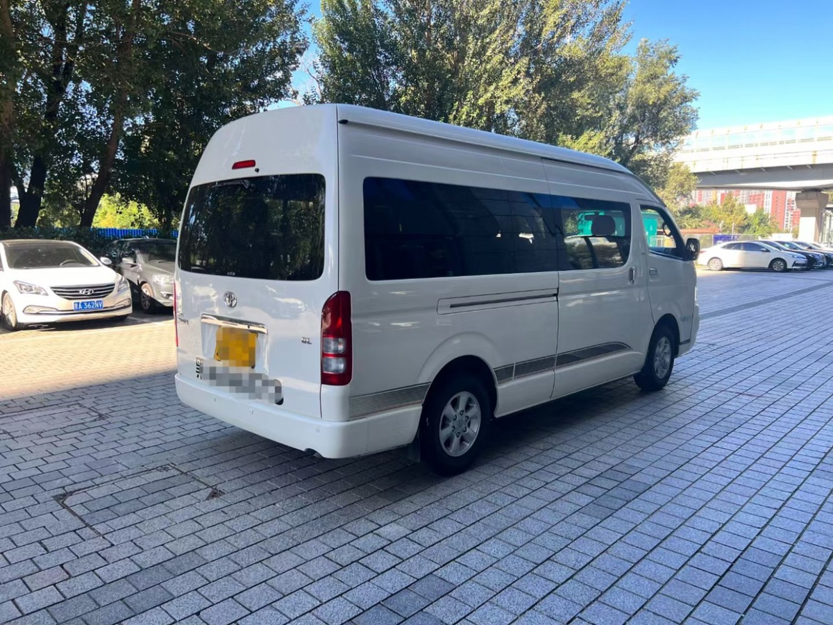 2009年12月豐田 HIACE  2011款 2.7L自動(dòng)標(biāo)準(zhǔn)版13座