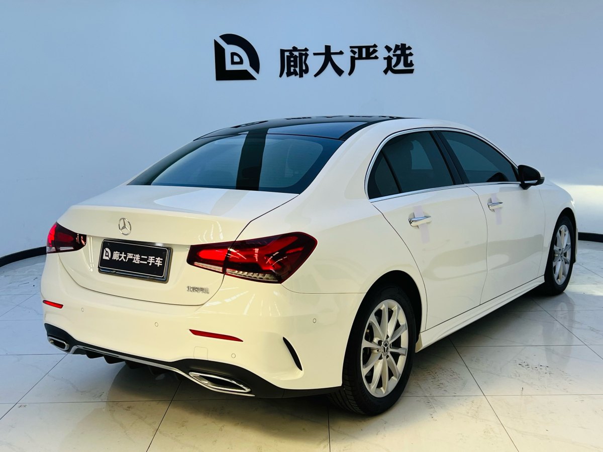 奔馳 奔馳A級(jí)  2020款 改款 A 200 L 運(yùn)動(dòng)轎車動(dòng)感型圖片