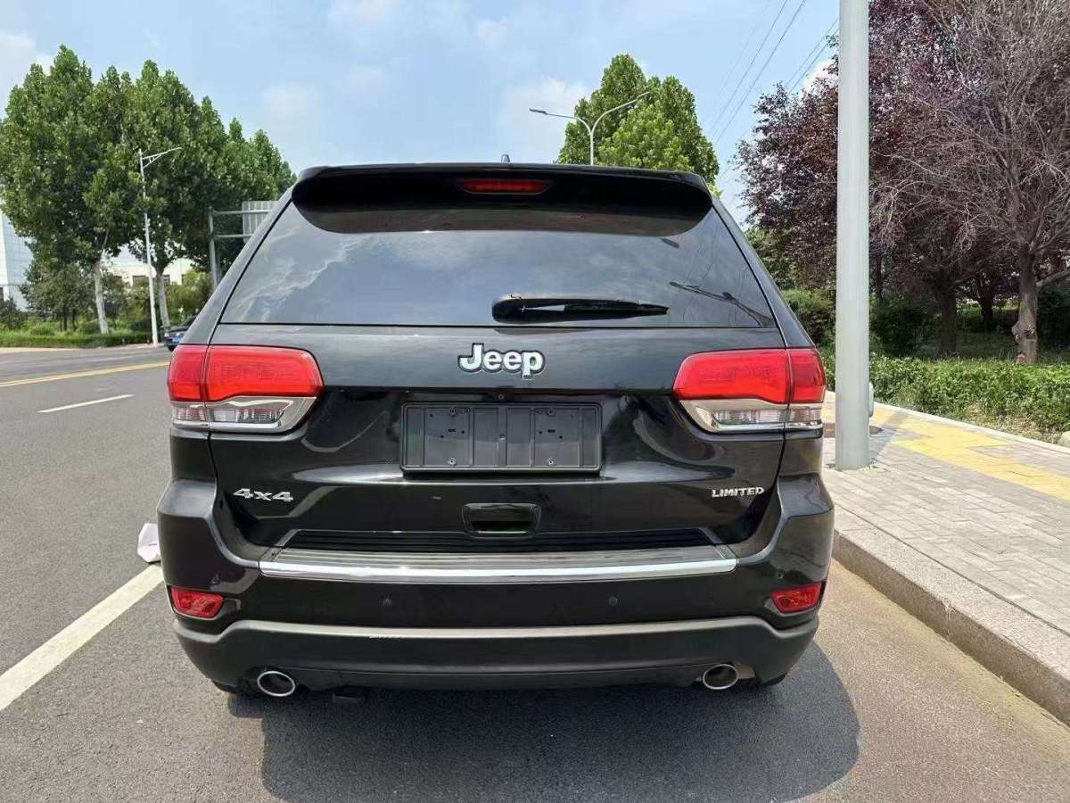 Jeep 大切諾基  2016款 3.0L 舒享導(dǎo)航版圖片