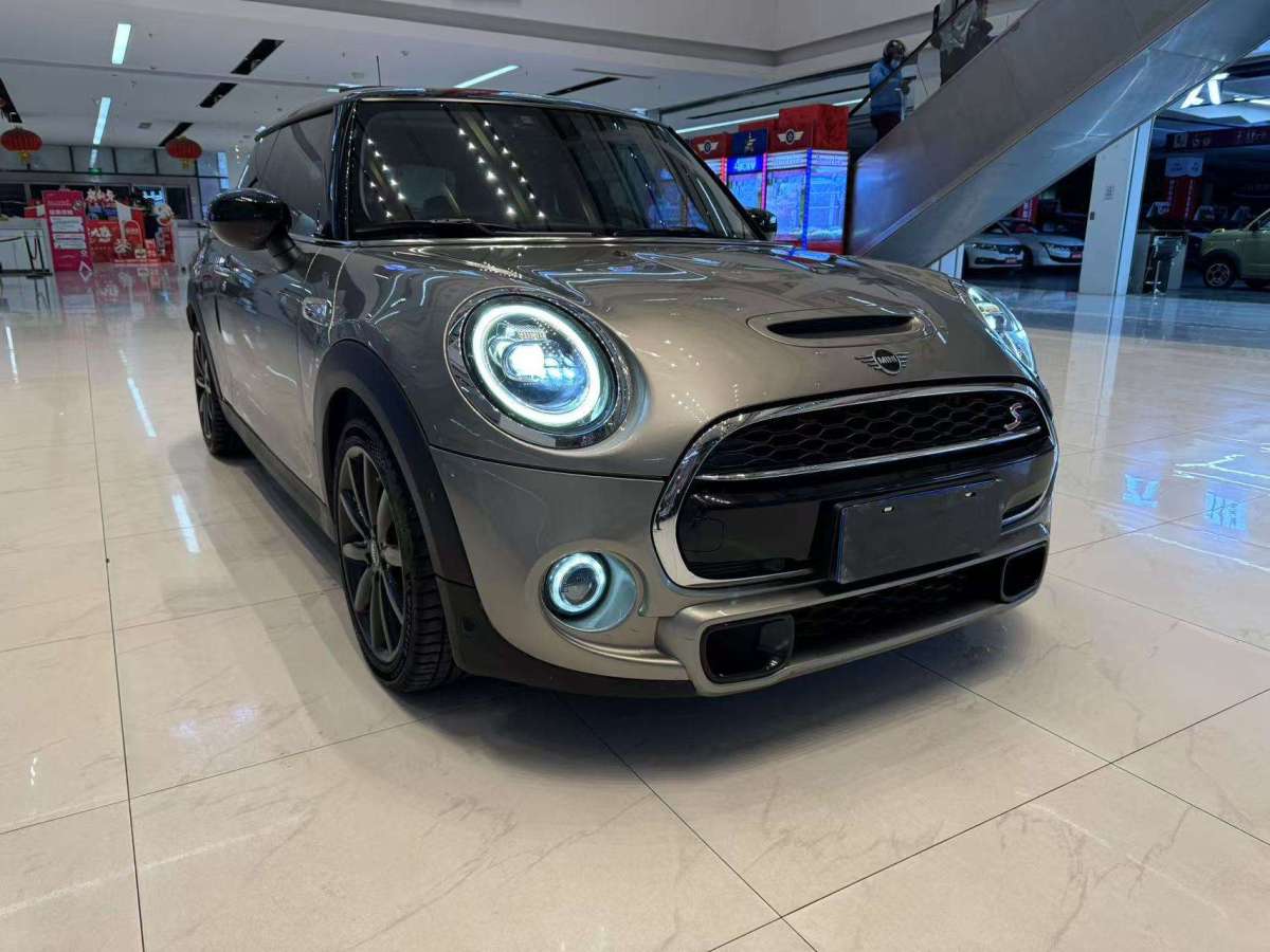 MINI MINI  2020款 2.0T COOPER S 藝術(shù)家 五門版圖片