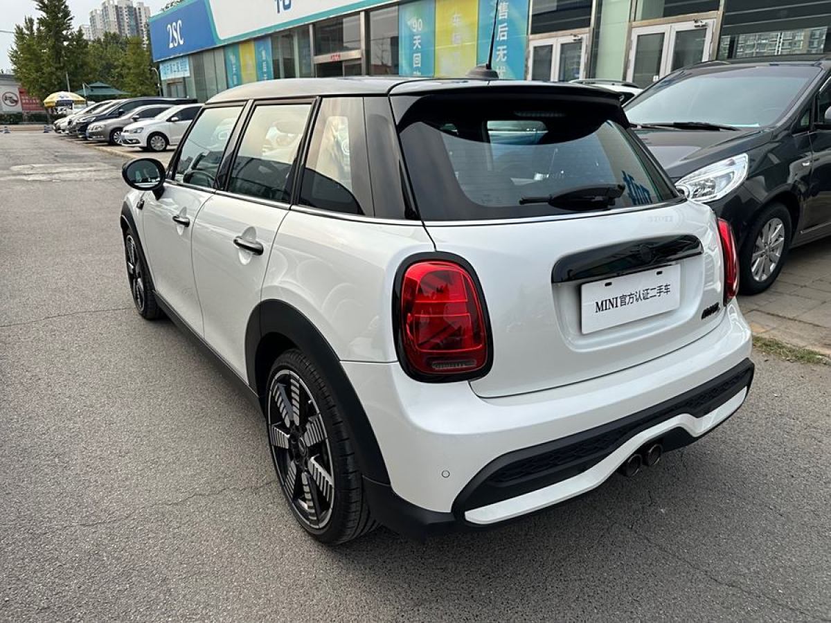 MINI MINI  2023款 改款 2.0T COOPER S 藝術(shù)家圖片