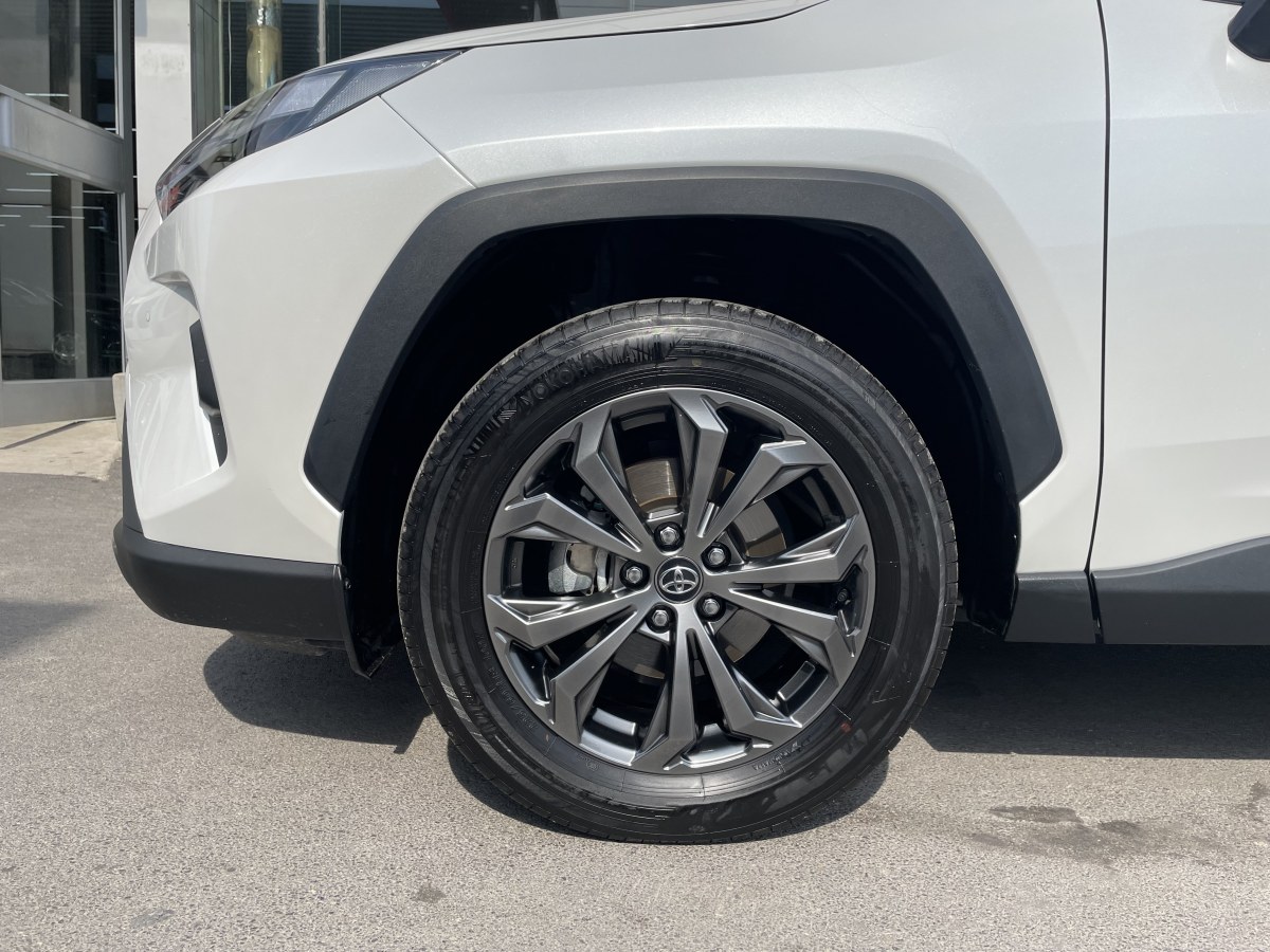 豐田 RAV4  2018款 榮放 2.0L CVT兩驅(qū)風(fēng)尚版圖片