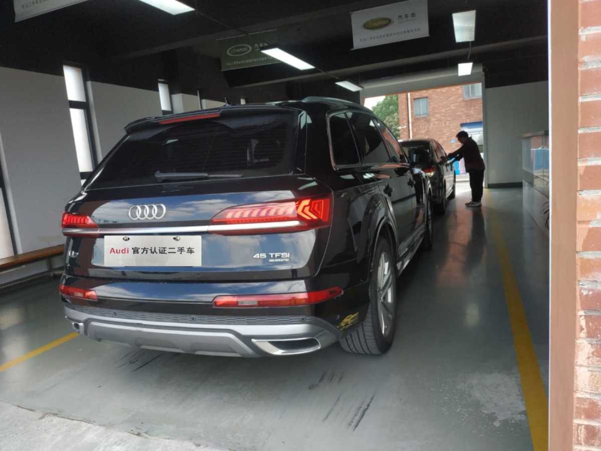 奧迪 奧迪Q7  2023款 45 TFSI quattro S line運(yùn)動(dòng)型圖片