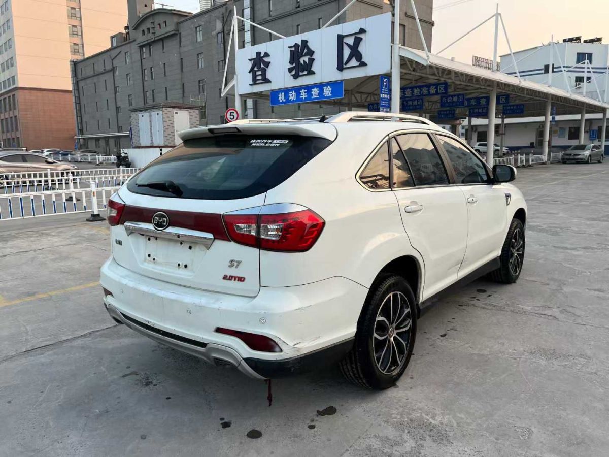 比亞迪 S7  2015款 2.0TID 升級(jí)版尊貴型圖片