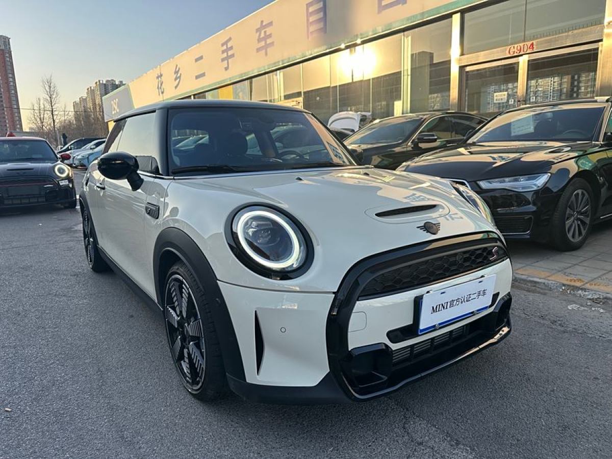 MINI MINI  2023款 改款 2.0T COOPER S 藝術(shù)家圖片