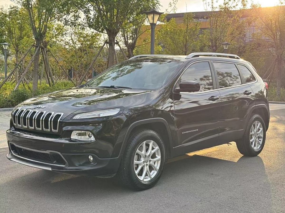 Jeep 自由光  2016款 2.4L 專業(yè)智能版圖片