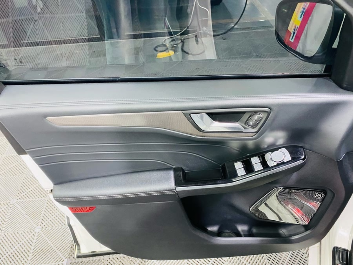 福特 銳際  2024款 EcoBoost 245 四驅(qū)耀享款圖片