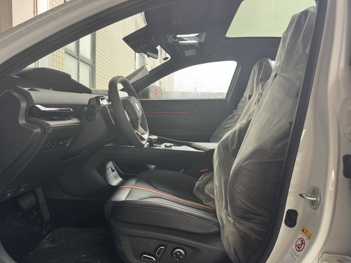 長(zhǎng)安 長(zhǎng)安UNI-V  2024款 1.5T 尊貴型圖片