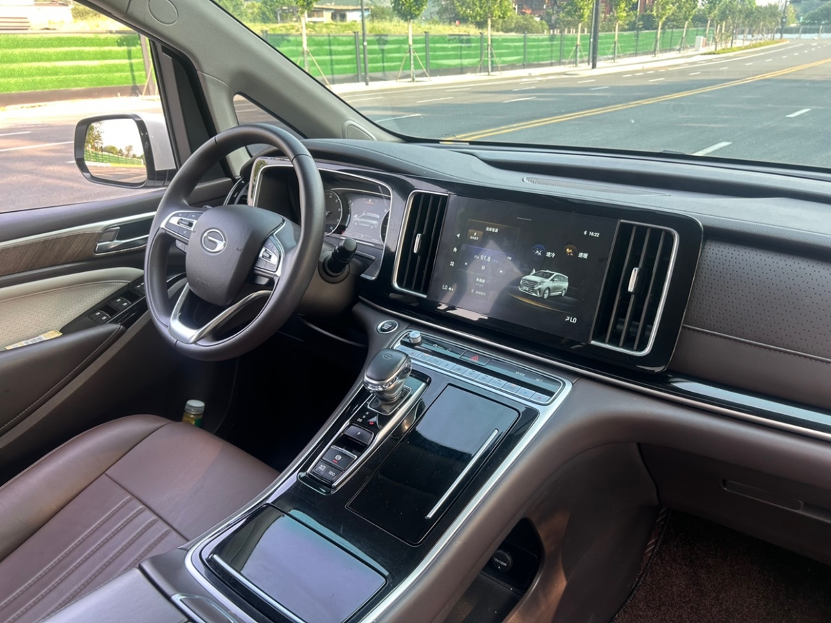 廣汽傳祺 M8  2021款 改款 領(lǐng)秀系列 390T 豪華版圖片