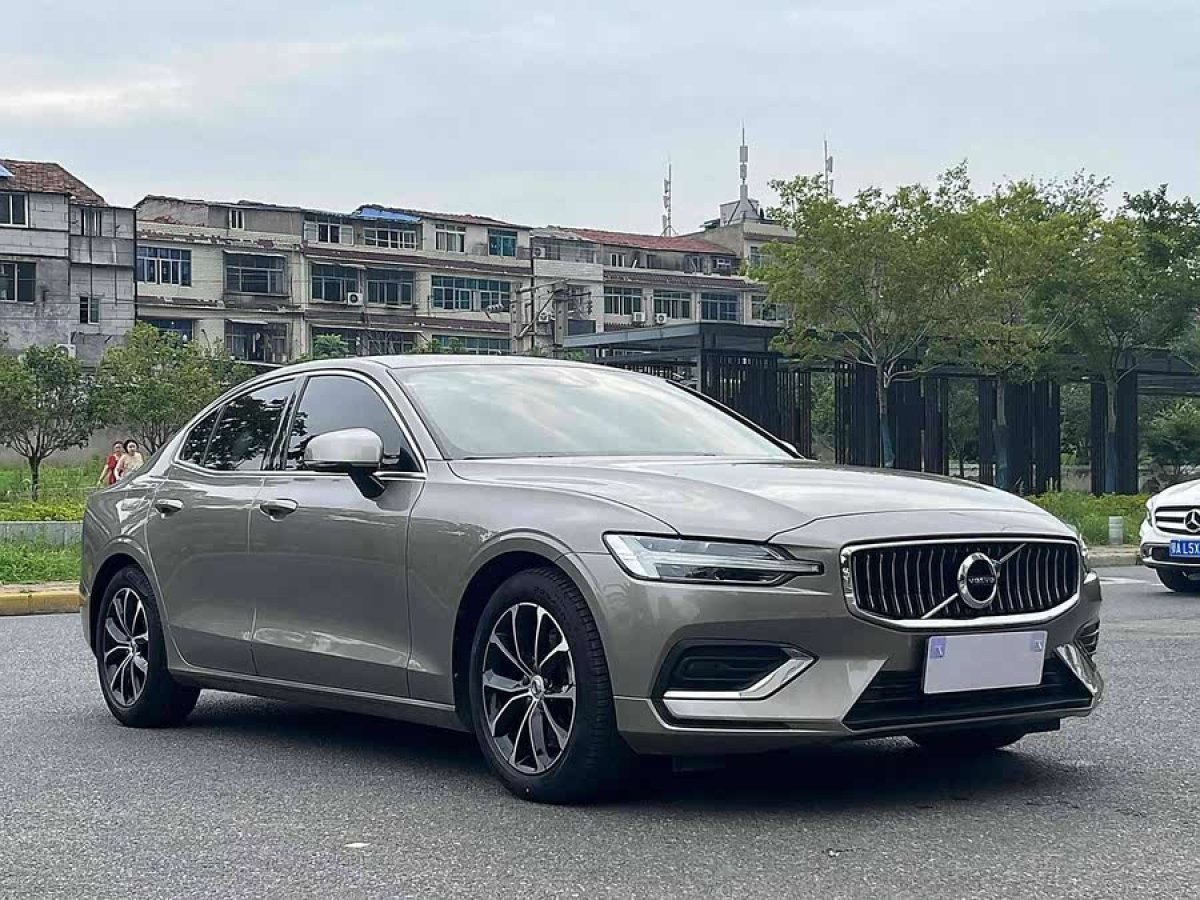 2020年8月沃爾沃 S60L  2020款 T4 智逸豪華版