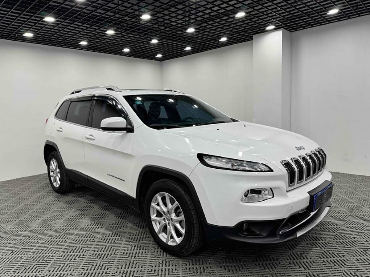 Jeep 自由光  2017款 2.0L 優(yōu)越版圖片