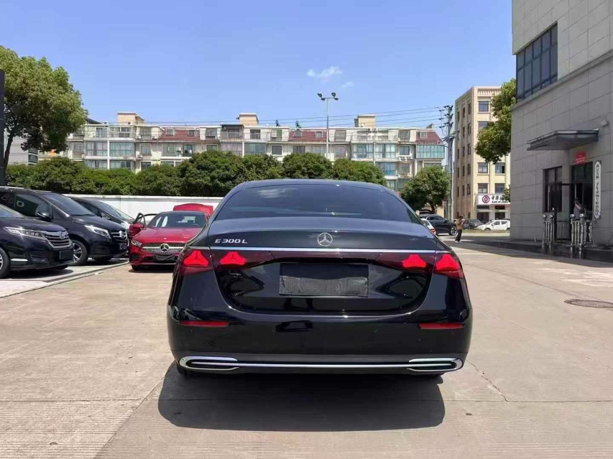 奔馳 奔馳E級  2024款 E 300 L 時尚運動型圖片