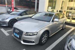 奥迪A4L 奥迪 35 TFSI 自动标准型