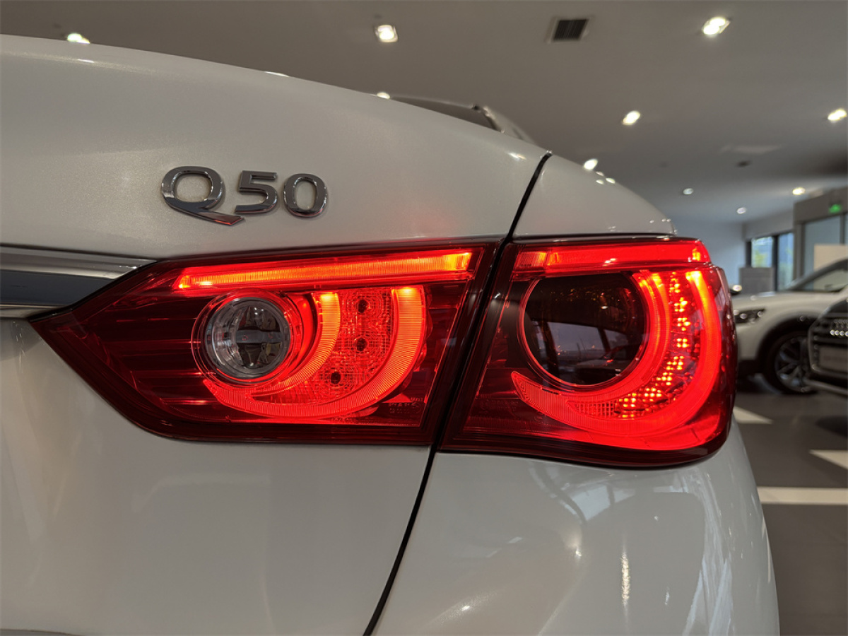 英菲尼迪 Q50  2014款 2.0T 舒適版圖片