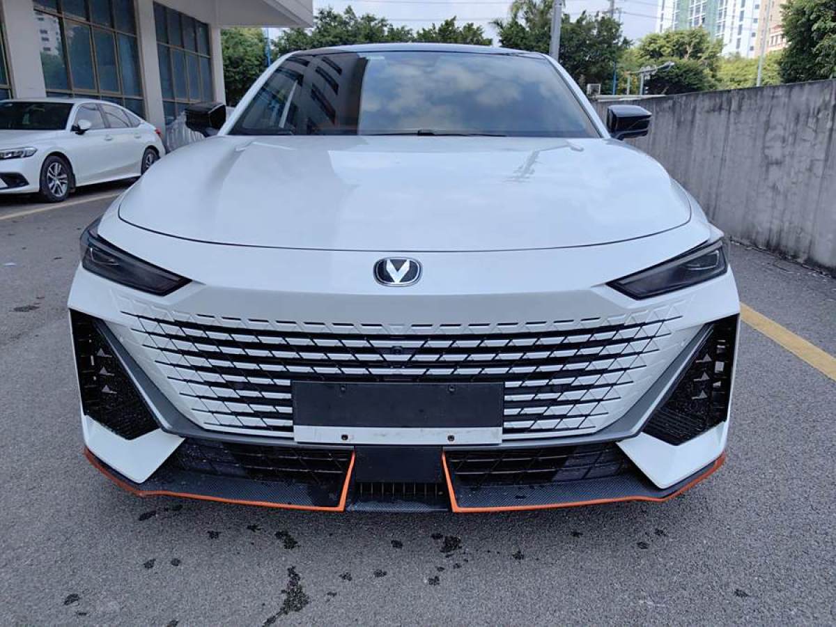 長安 長安UNI-V  2022款 1.5T 尊貴型圖片