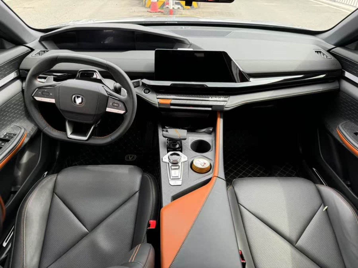 長(zhǎng)安 長(zhǎng)安UNI-V  2022款 1.5T 尊貴型圖片