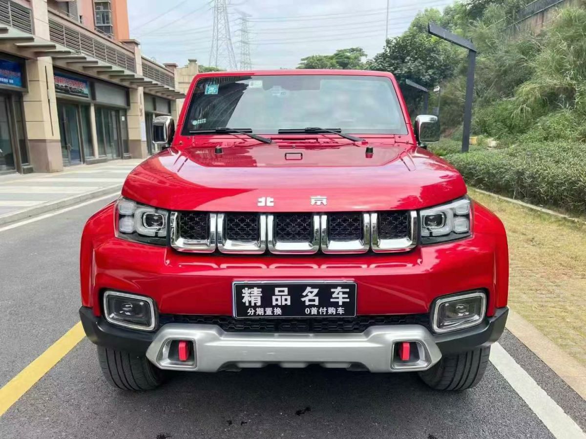 北京 BJ40  2020款 2.0T 自動(dòng)四驅(qū)城市獵人版?zhèn)b客型圖片