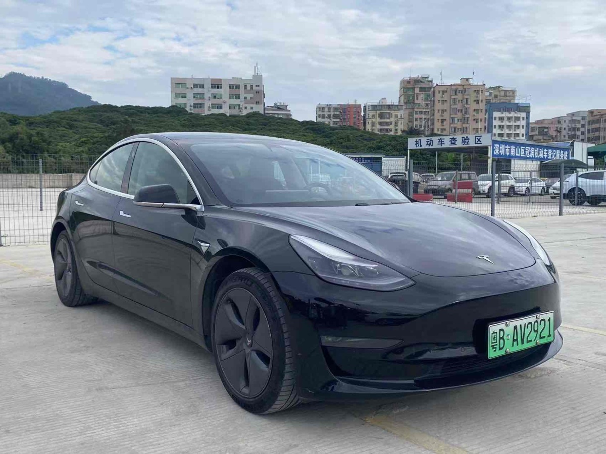 特斯拉 Model Y  2020款 改款 標(biāo)準(zhǔn)續(xù)航后驅(qū)升級(jí)版圖片