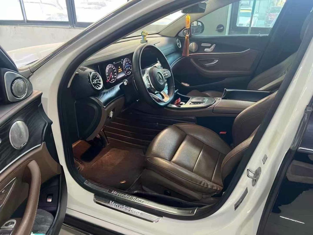 奔馳 奔馳A級(jí)  2019款  A 220 L 4MATIC 運(yùn)動(dòng)轎車圖片