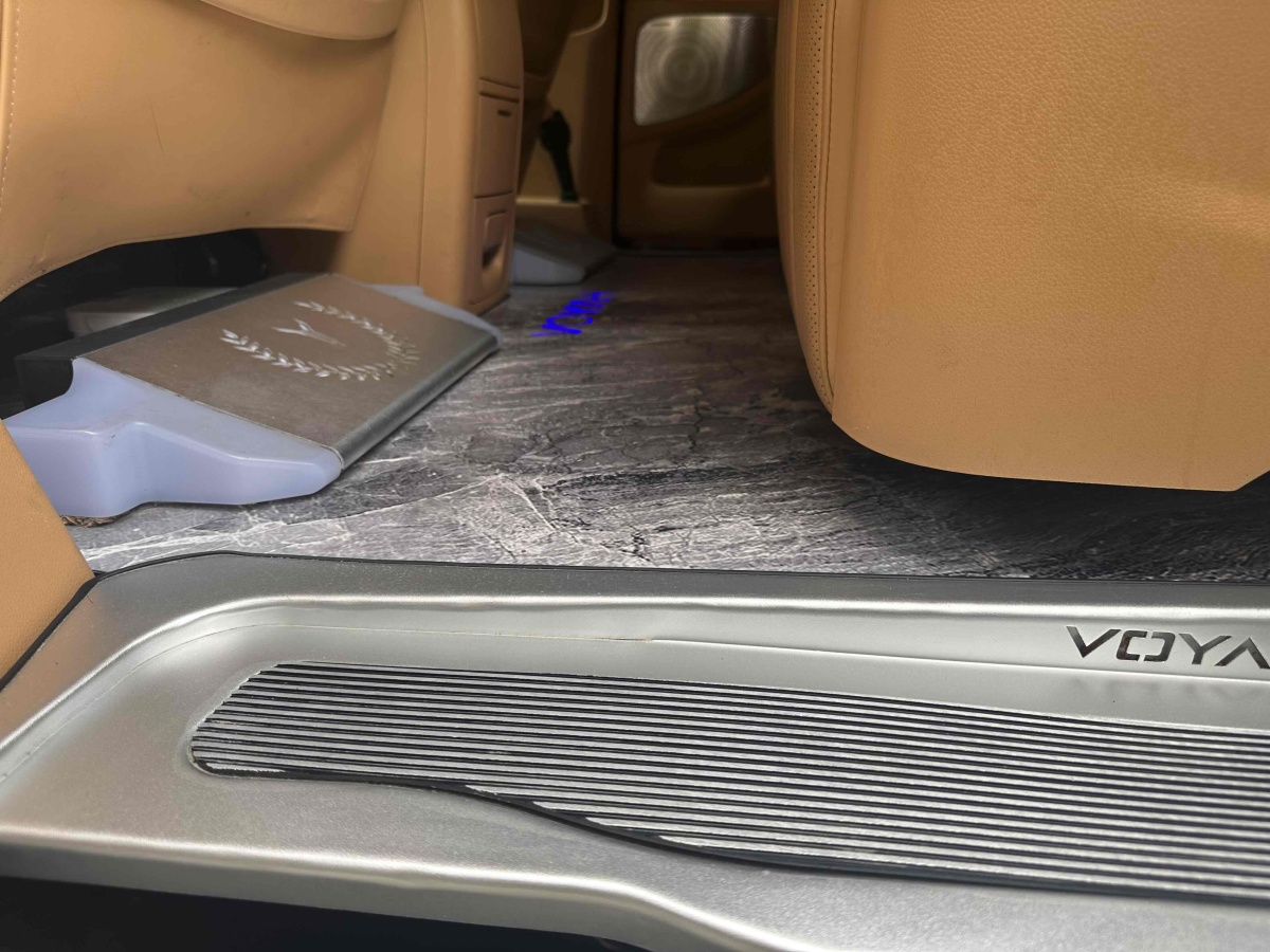 嵐圖 夢想家  2024款 PHEV 超長續(xù)航旗艦版圖片