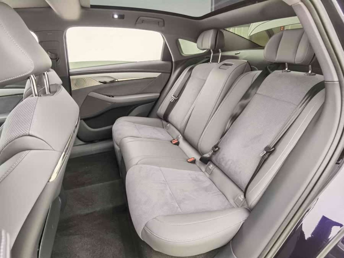 嵐圖 嵐圖追光  2024款 PHEV 四驅(qū)超長(zhǎng)續(xù)航旗艦版圖片
