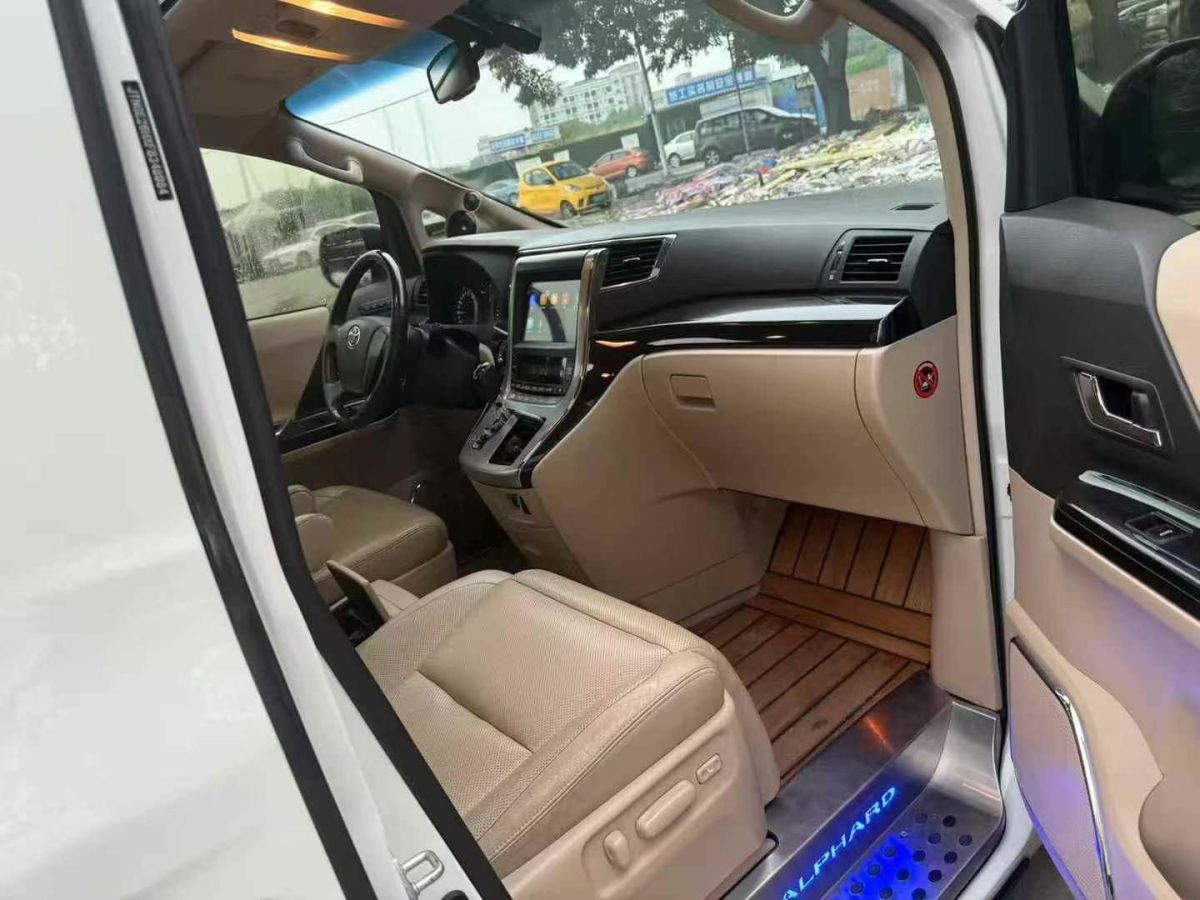 豐田 埃爾法  2015款 3.5L 尊貴版圖片