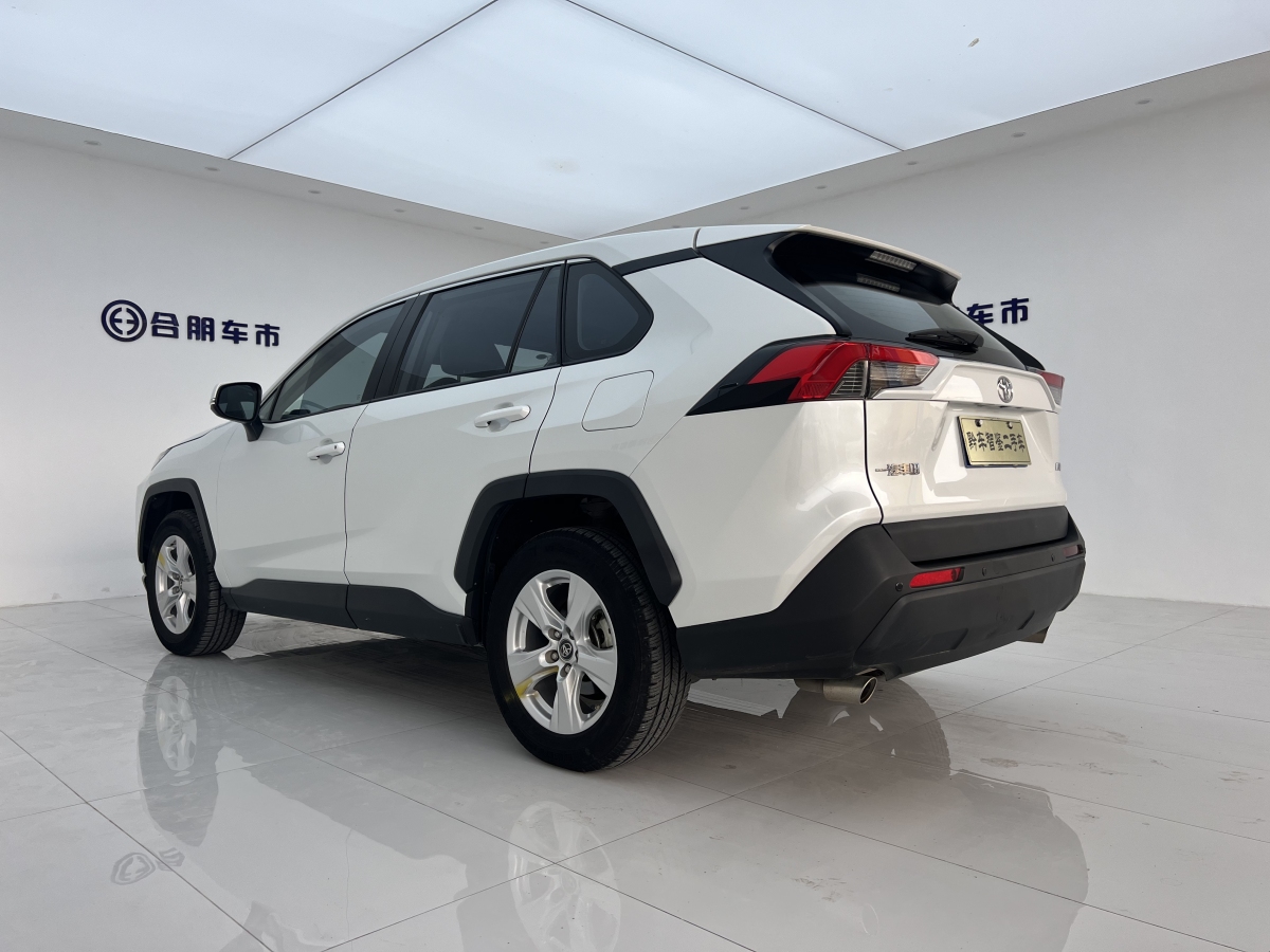 豐田 RAV4  2018款 榮放 2.0L CVT兩驅(qū)都市版圖片