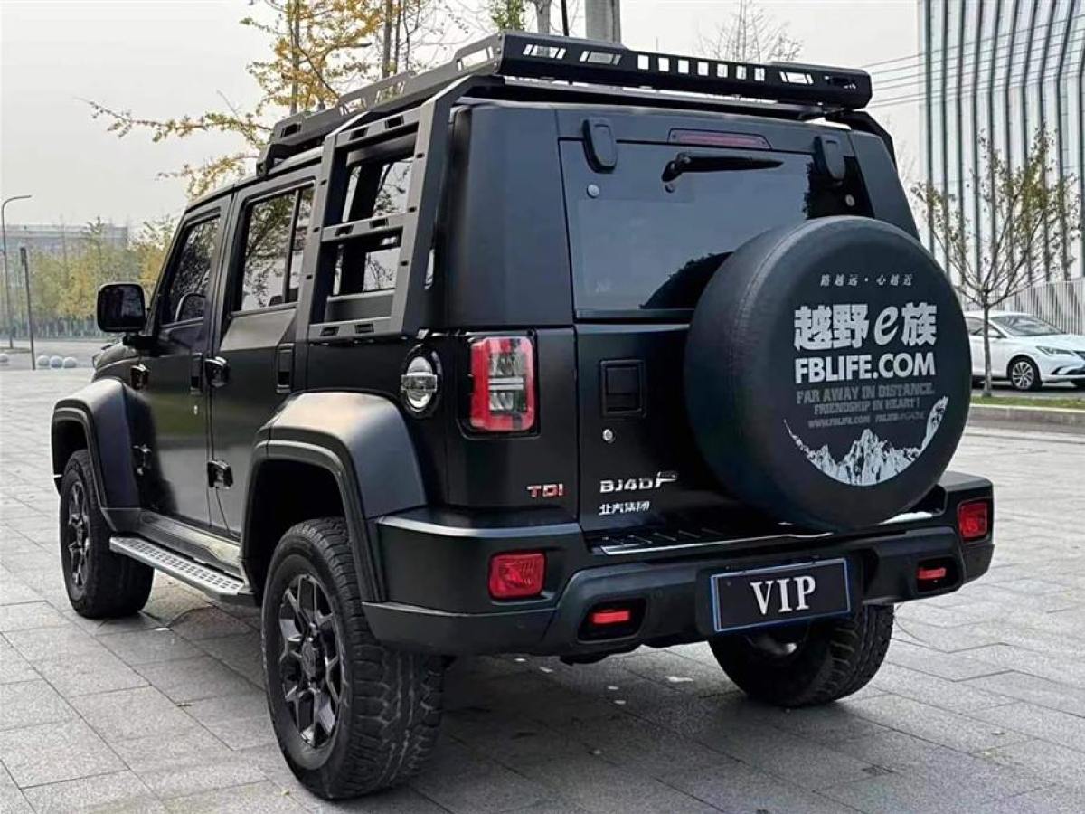 北京 BJ40  2021款 2.0D 自動四驅(qū)刀鋒英雄版?zhèn)b客型圖片