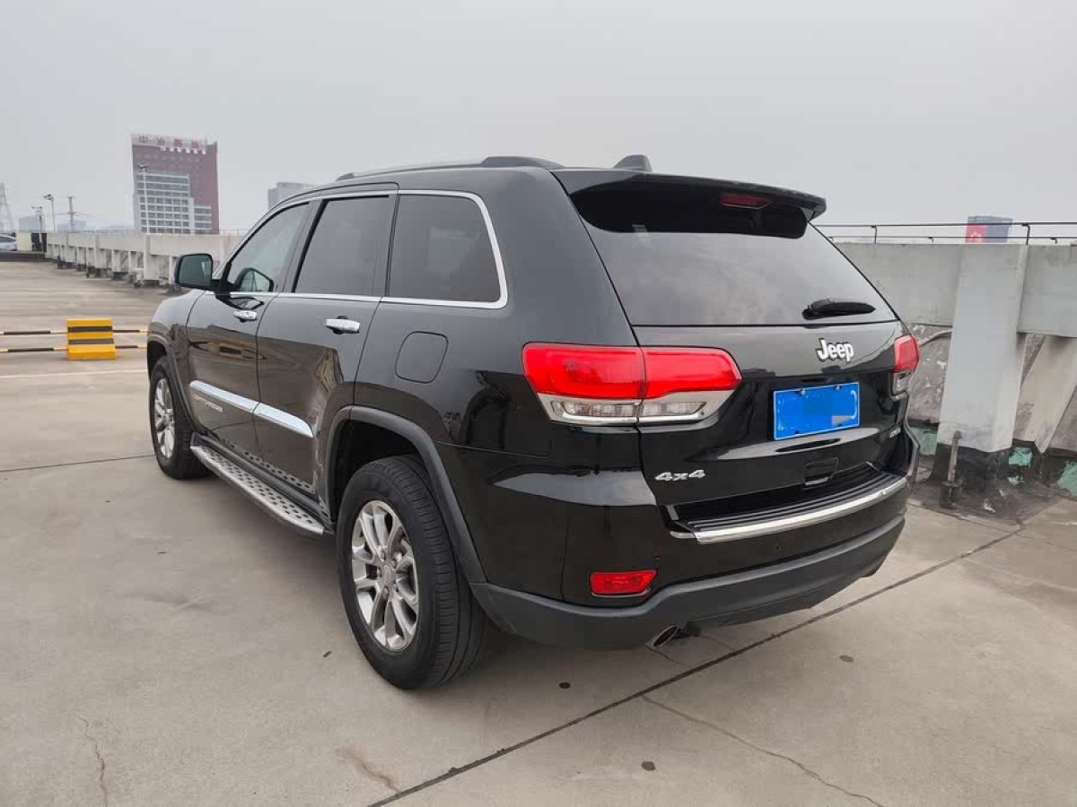 Jeep 大切諾基  2014款 3.6L 精英導(dǎo)航版圖片
