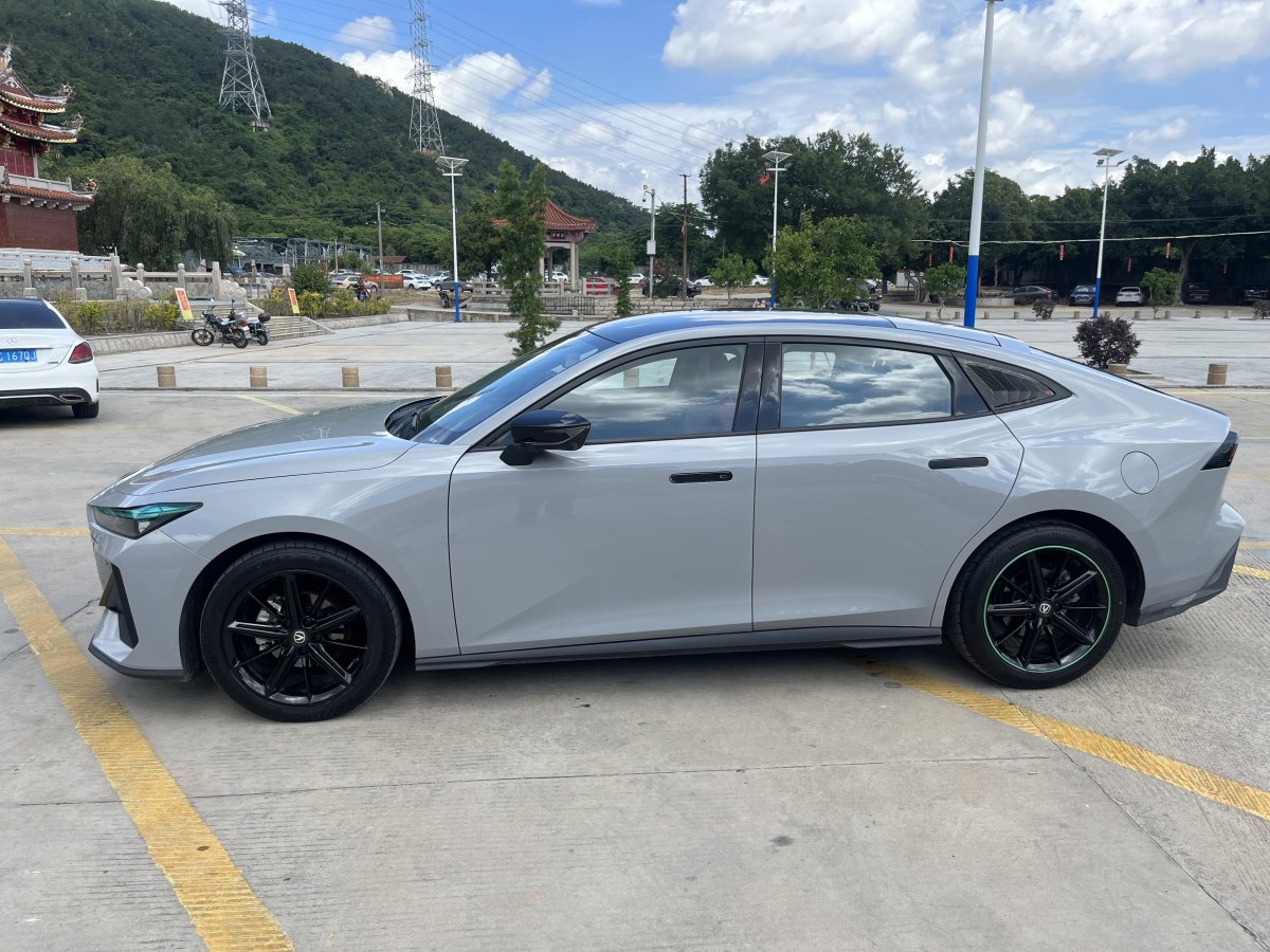 長安 長安UNI-V  2022款 1.5T 智慧領(lǐng)航型圖片