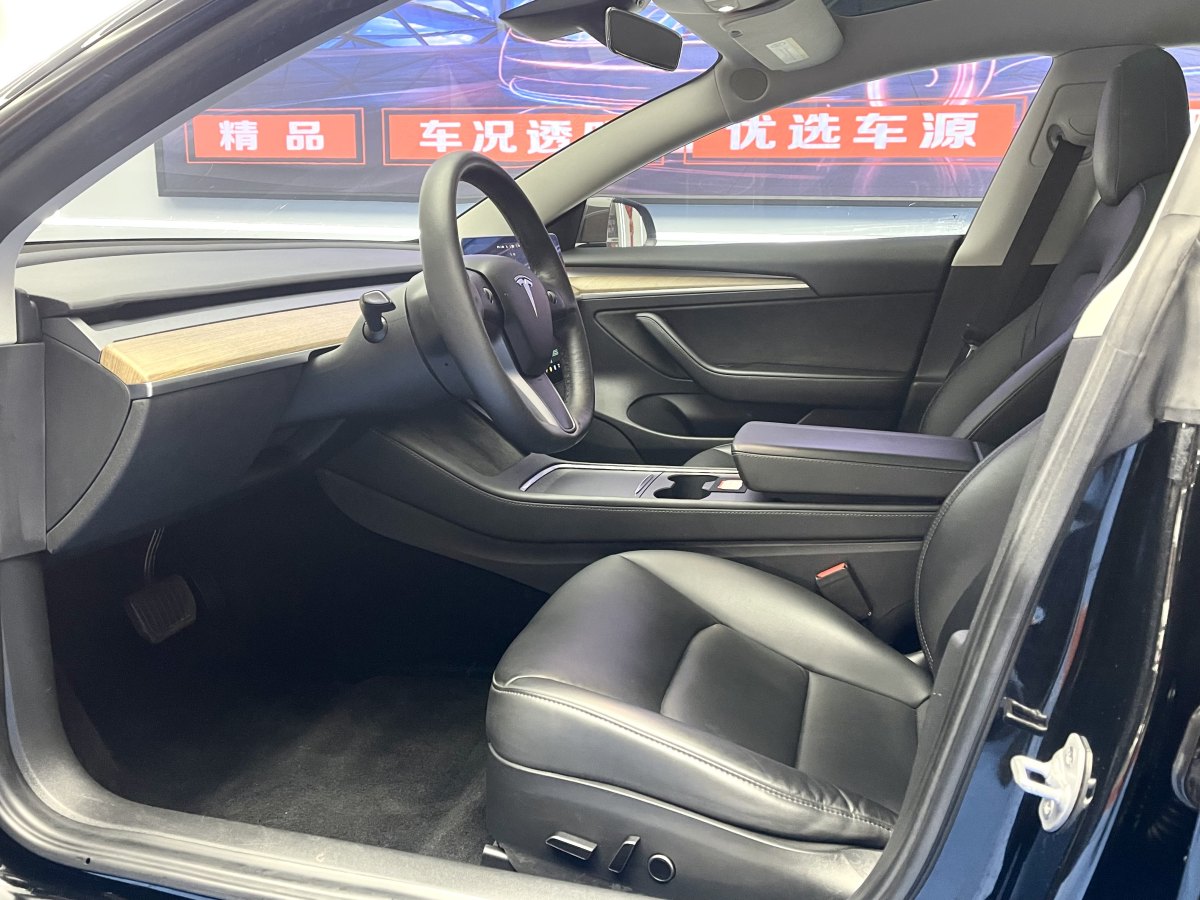 特斯拉 Model 3  2021款 標(biāo)準(zhǔn)續(xù)航后驅(qū)升級版 3D6圖片