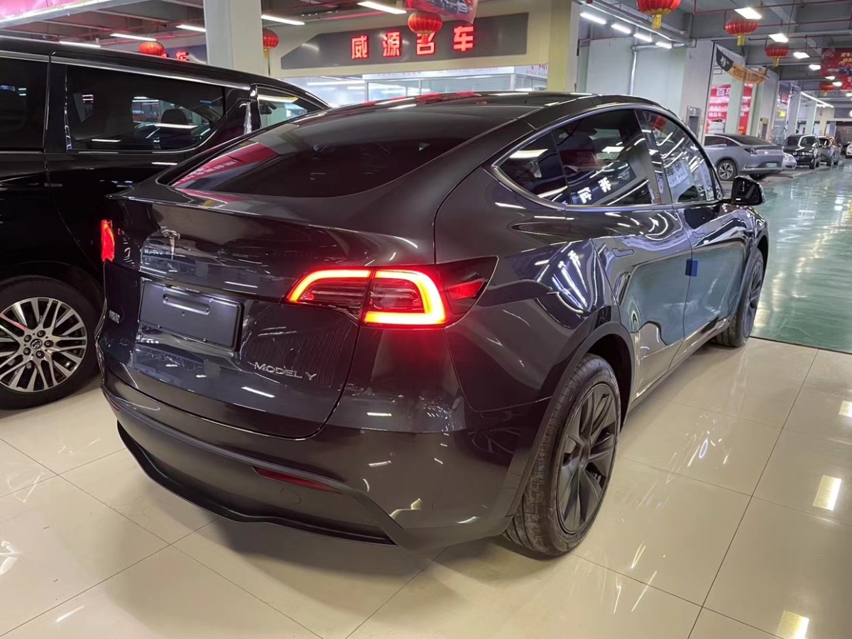 特斯拉 Model Y  2024款 后輪驅(qū)動版圖片