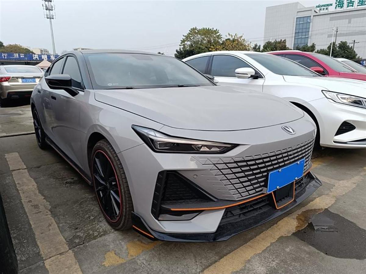 長(zhǎng)安 長(zhǎng)安UNI-V  2022款 1.5T 運(yùn)動(dòng)版圖片